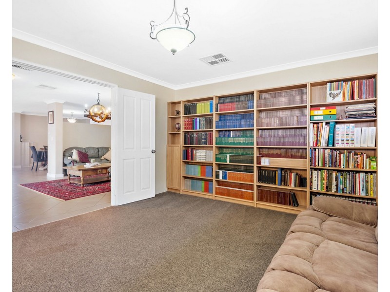 10 Salamanca Boulevard, Seville Grove WA 6112