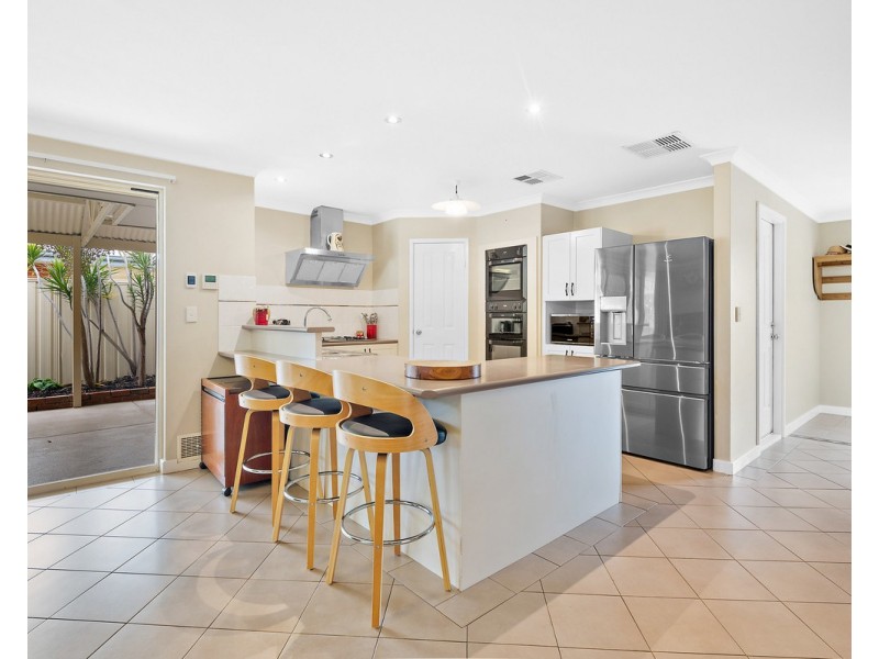 10 Salamanca Boulevard, Seville Grove WA 6112