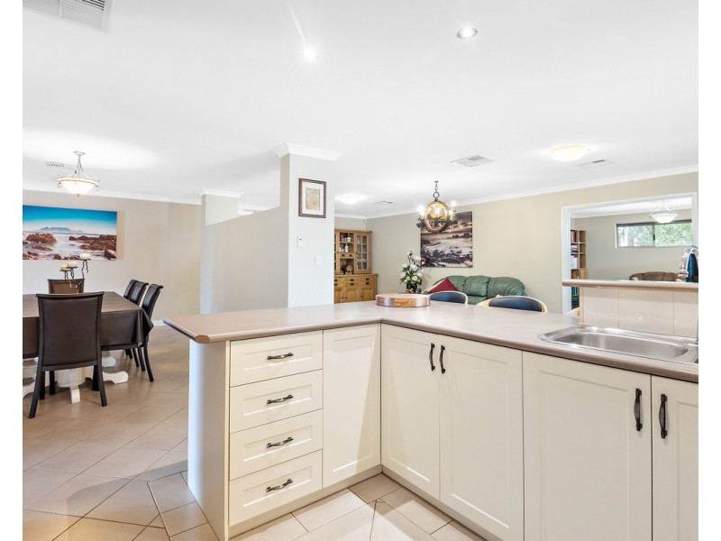 10 Salamanca Boulevard, Seville Grove WA 6112