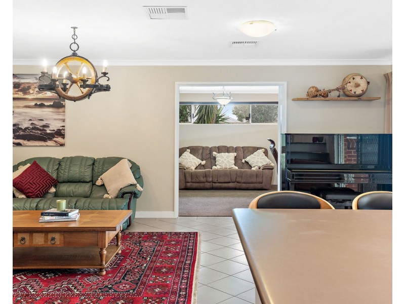 10 Salamanca Boulevard, Seville Grove WA 6112