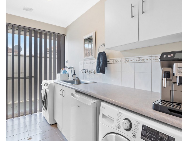 10 Salamanca Boulevard, Seville Grove WA 6112