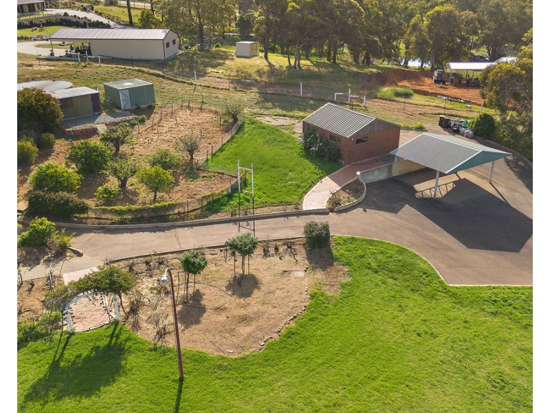 149 Carradine Road, Bedfordale WA 6112