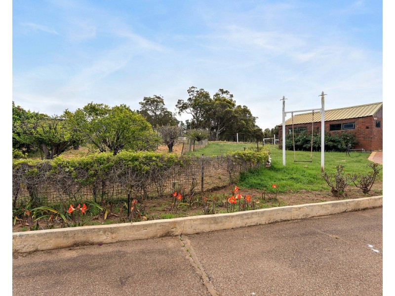 149 Carradine Road, Bedfordale WA 6112