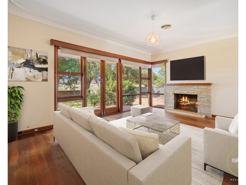 327 Eleventh Road, Hilbert WA 6112