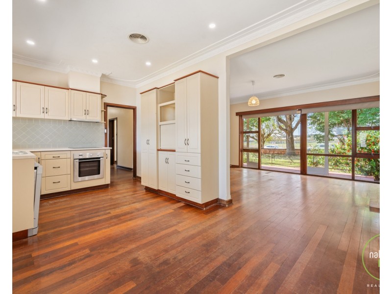 327 Eleventh Road, Hilbert WA 6112