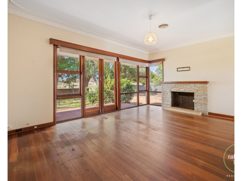 327 Eleventh Road, Hilbert WA 6112