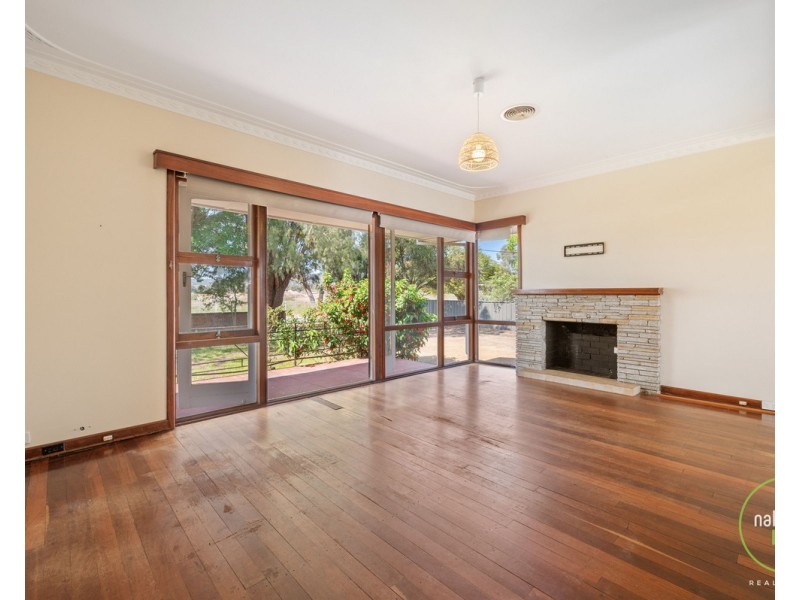 327 Eleventh Road, Hilbert WA 6112