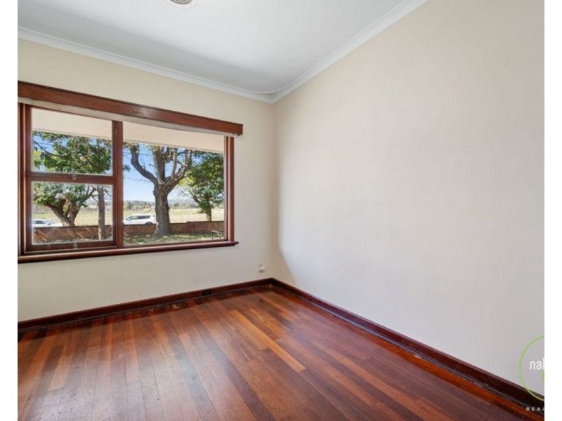 327 Eleventh Road, Hilbert WA 6112