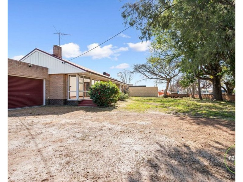 327 Eleventh Road, Hilbert WA 6112