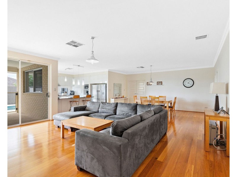 6 Stillwater Street, Southern River WA 6110