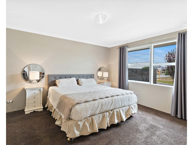 6 Stillwater Street, Southern River WA 6110