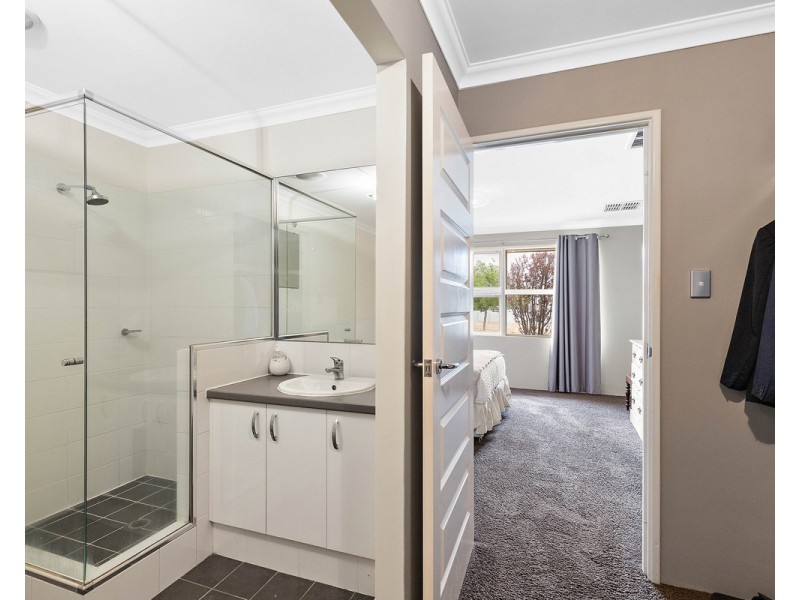 6 Stillwater Street, Southern River WA 6110