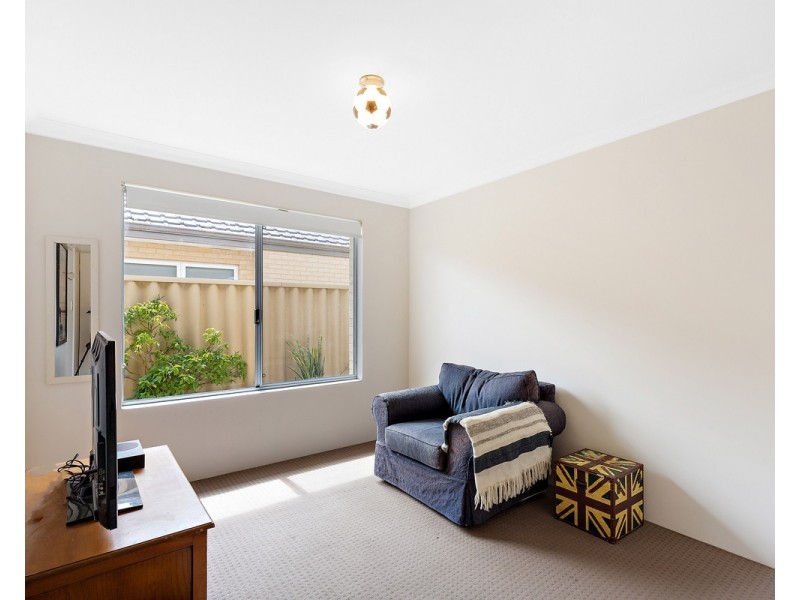 6 Stillwater Street, Southern River WA 6110