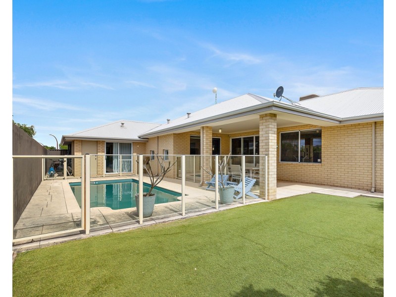 6 Stillwater Street, Southern River WA 6110