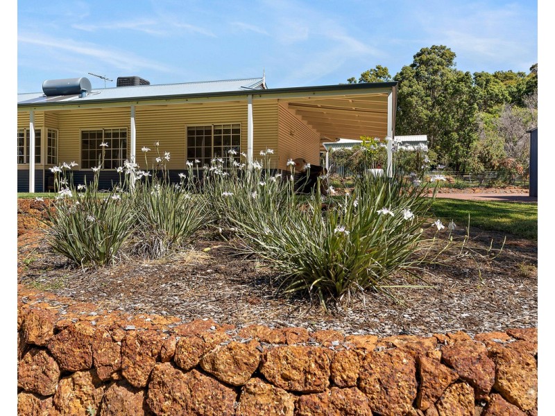 2 Cartland Court, Bedfordale WA 6112