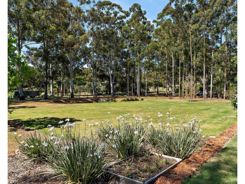 2 Cartland Court, Bedfordale WA 6112