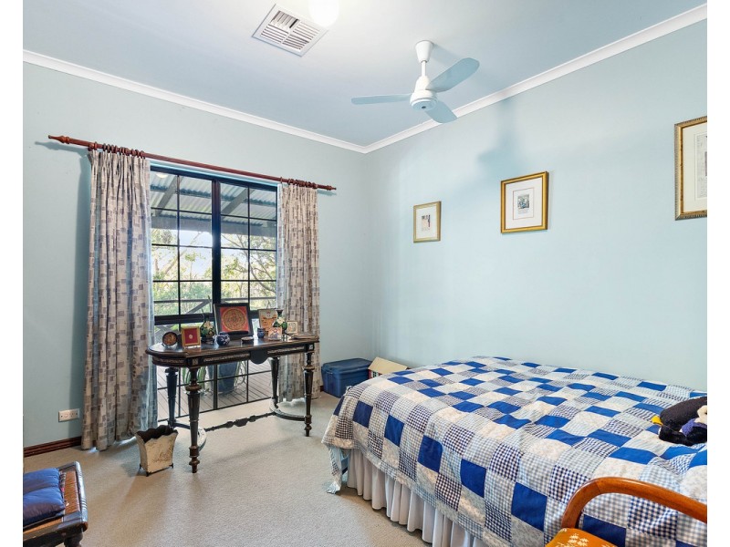 6 Chipper Close, Bedfordale WA 6112