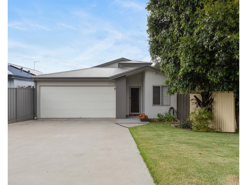 38 Derry Avenue, Mount Nasura WA 6112