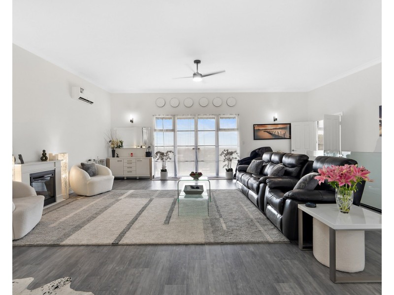 35 Derry Avenue, Mount Nasura WA 6112