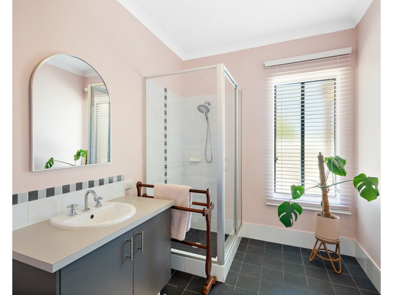 542 Albany Highway, Bedfordale WA 6112