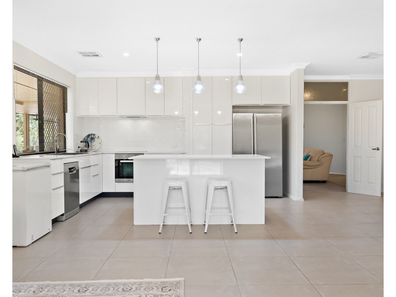 3 Dowell Close, Bedfordale WA 6112