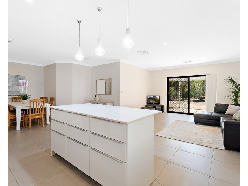 3 Dowell Close, Bedfordale WA 6112