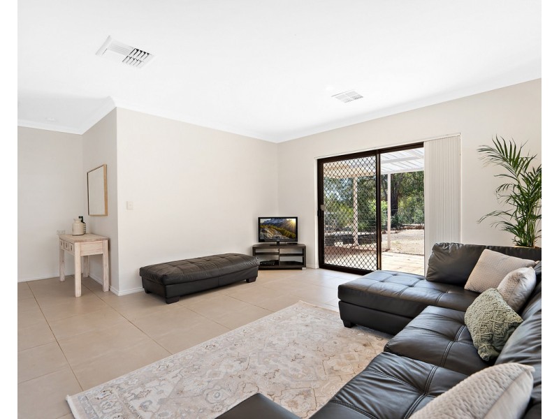 3 Dowell Close, Bedfordale WA 6112