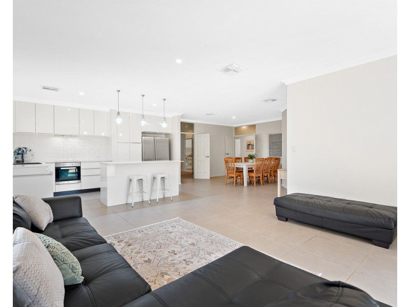 3 Dowell Close, Bedfordale WA 6112