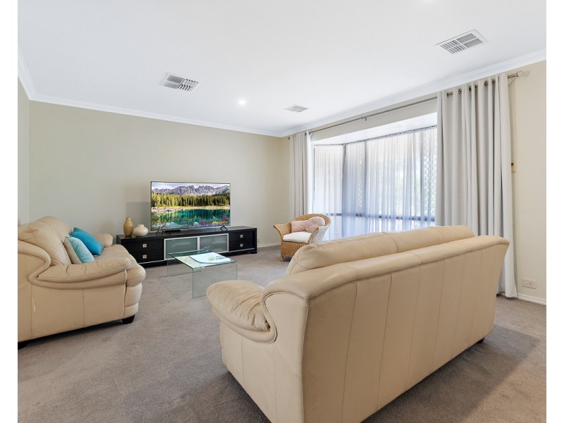 3 Dowell Close, Bedfordale WA 6112