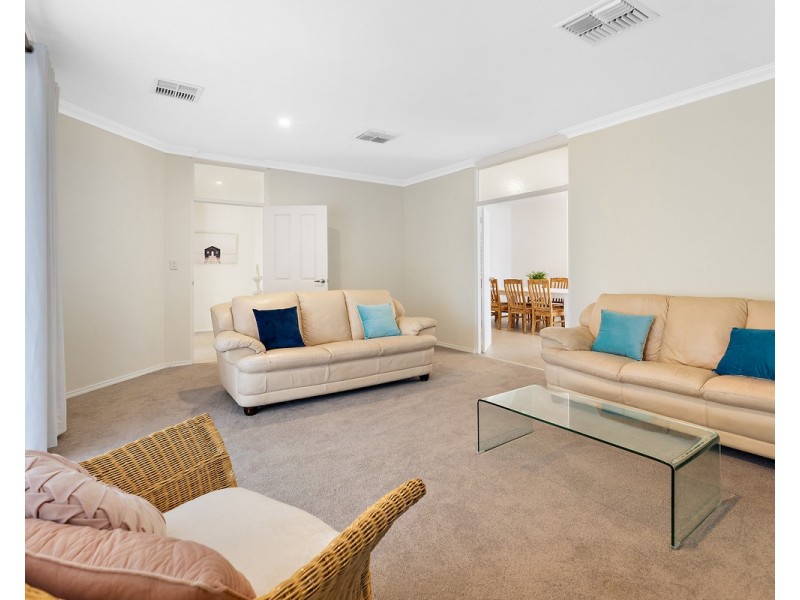 3 Dowell Close, Bedfordale WA 6112