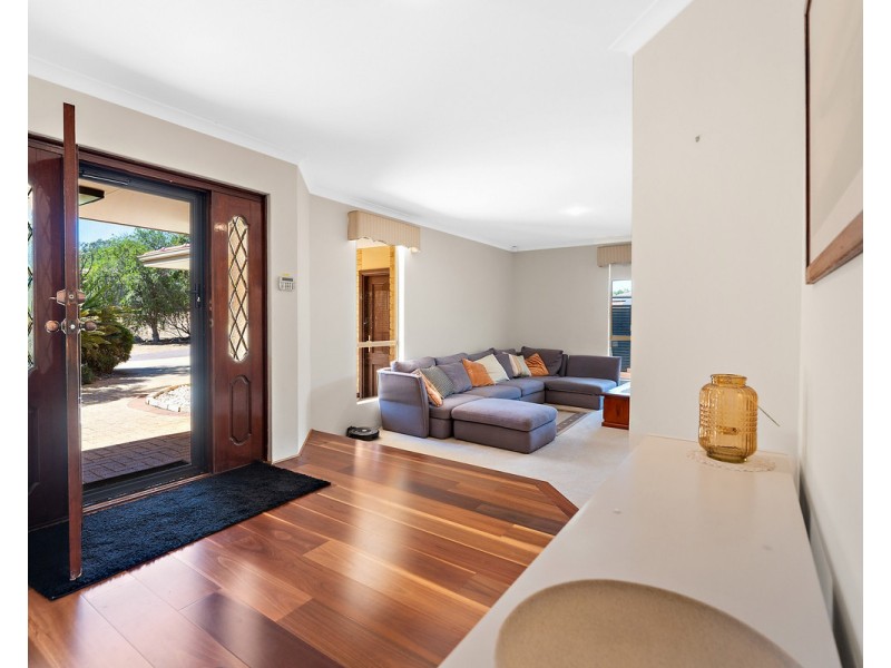 6 Higgins Place, Mount Nasura WA 6112