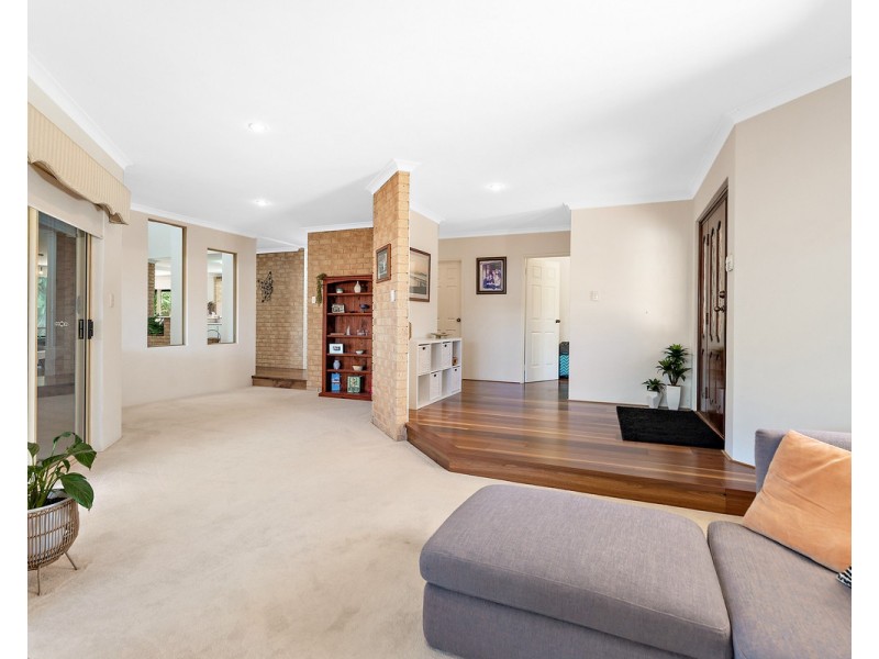 6 Higgins Place, Mount Nasura WA 6112