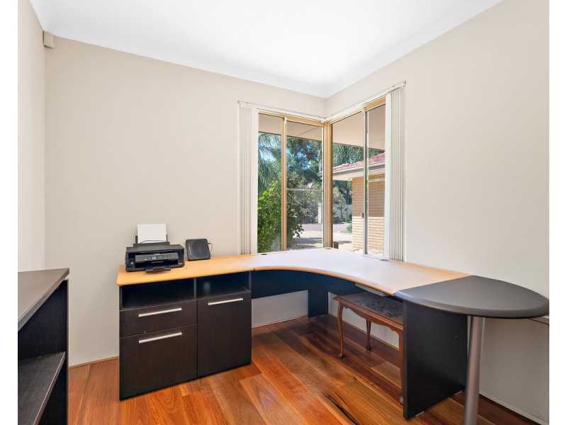 6 Higgins Place, Mount Nasura WA 6112