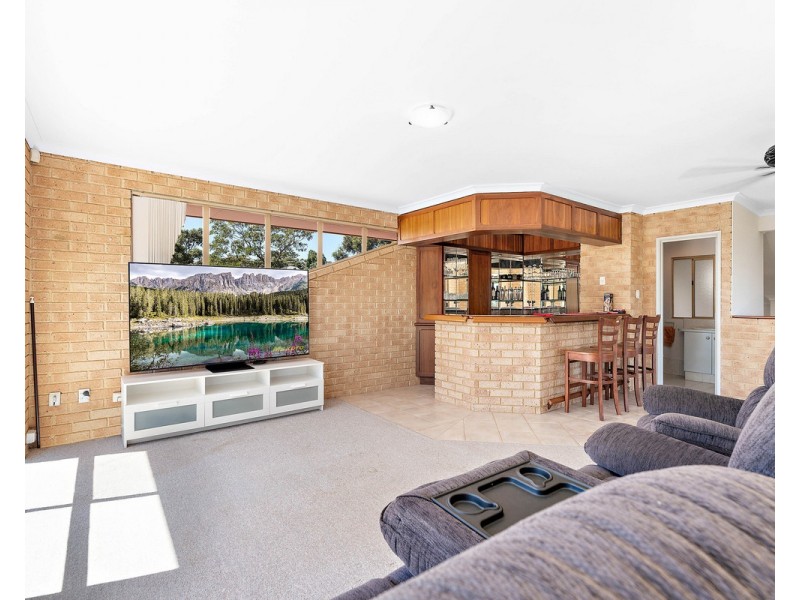 6 Higgins Place, Mount Nasura WA 6112