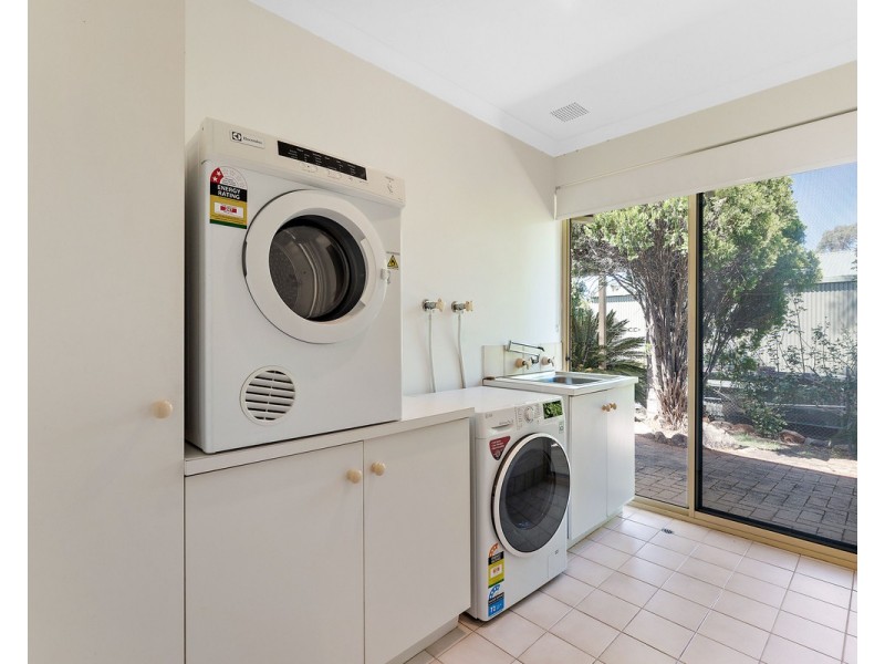 6 Higgins Place, Mount Nasura WA 6112