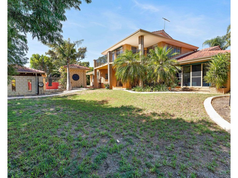 6 Higgins Place, Mount Nasura WA 6112