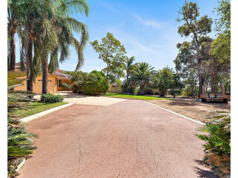 6 Higgins Place, Mount Nasura WA 6112