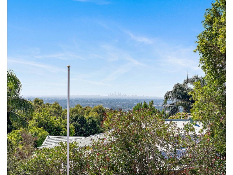 6 Higgins Place, Mount Nasura WA 6112