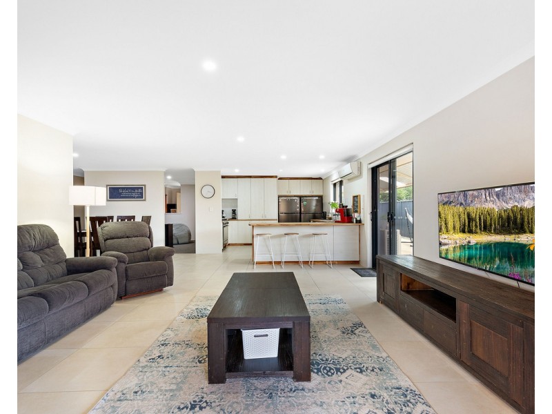 28 Larsen Road, Byford WA 6122