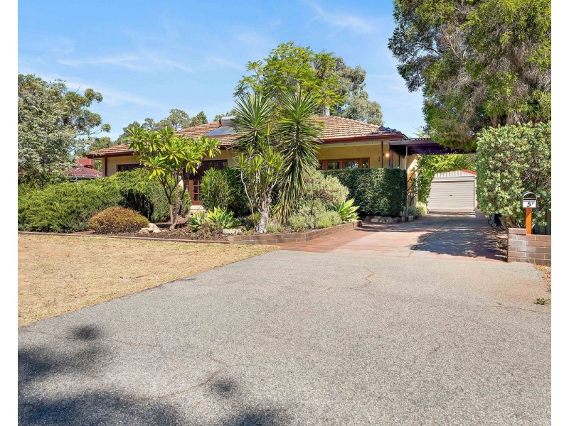 5 Lefroy Road, Mount Nasura WA 6112