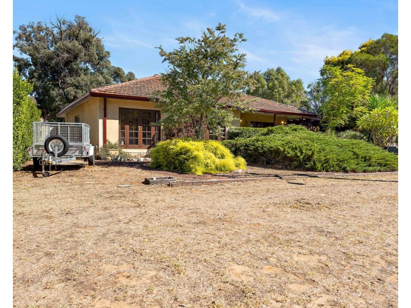 5 Lefroy Road, Mount Nasura WA 6112