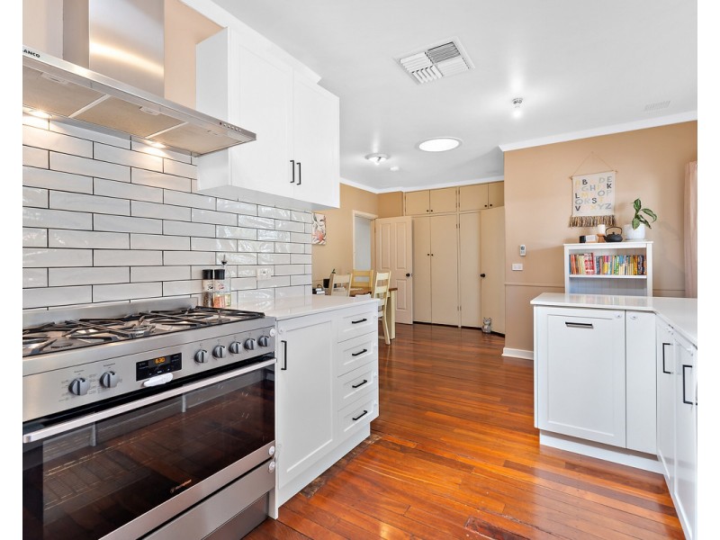 5 Lefroy Road, Mount Nasura WA 6112
