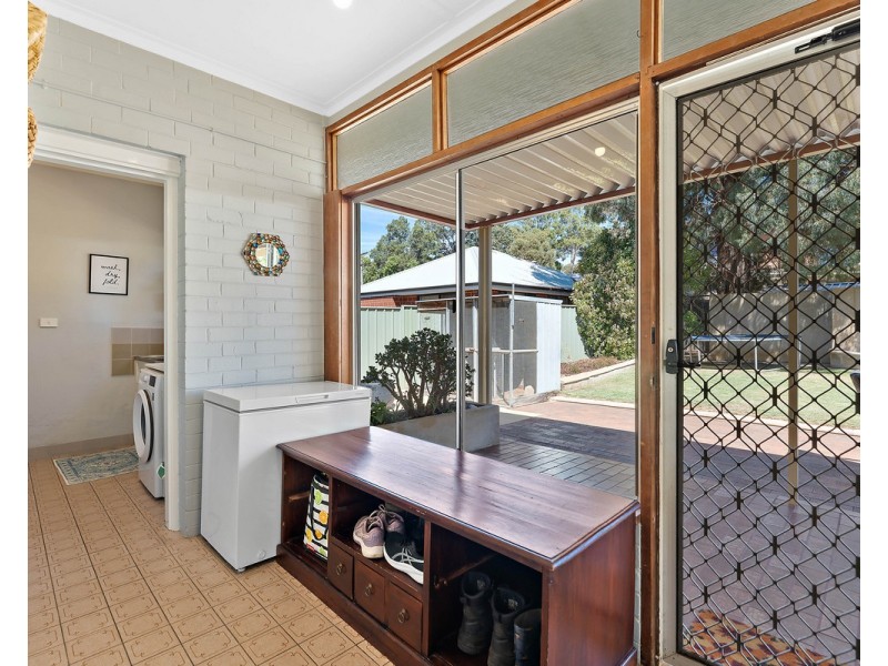 5 Lefroy Road, Mount Nasura WA 6112