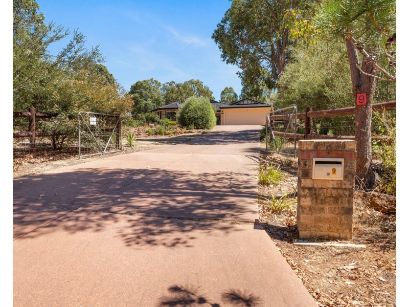 9 Darling Range Drive, Bedfordale WA 6112