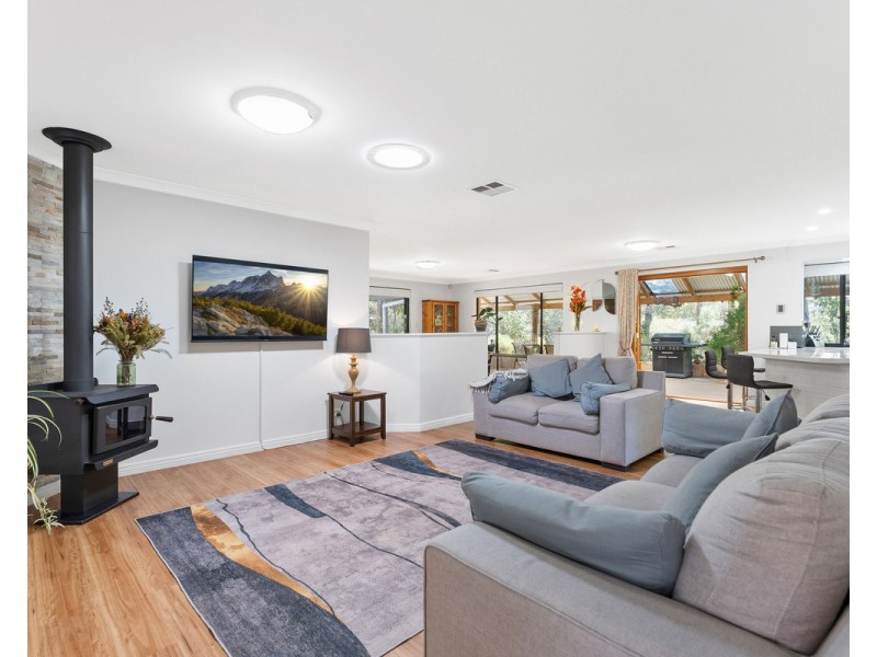 9 Darling Range Drive, Bedfordale WA 6112