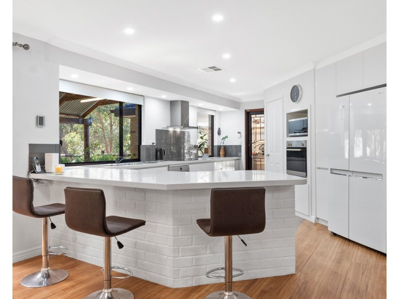 9 Darling Range Drive, Bedfordale WA 6112