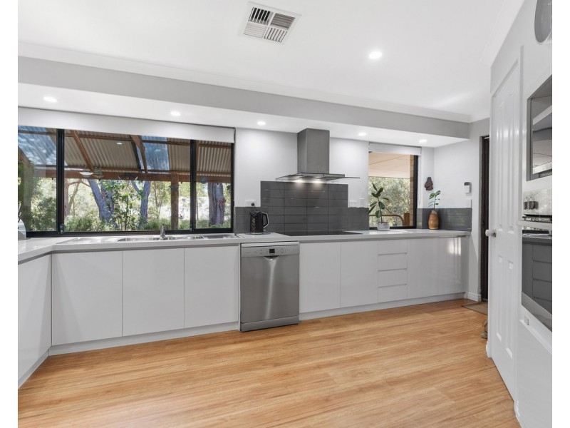 9 Darling Range Drive, Bedfordale WA 6112