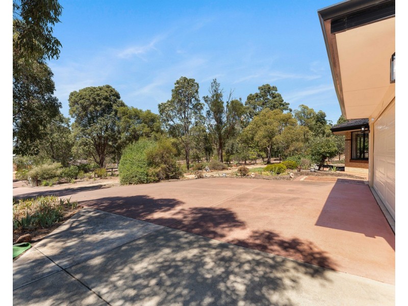 9 Darling Range Drive, Bedfordale WA 6112