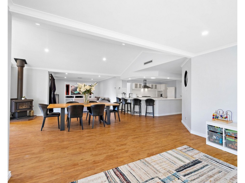 17 Dumas Drive, Bedfordale WA 6112