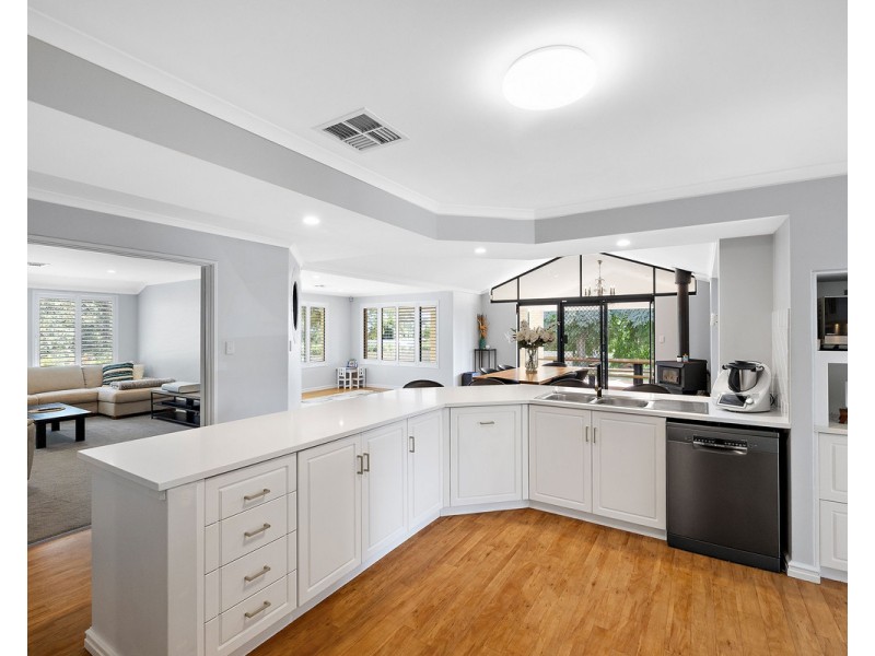 17 Dumas Drive, Bedfordale WA 6112